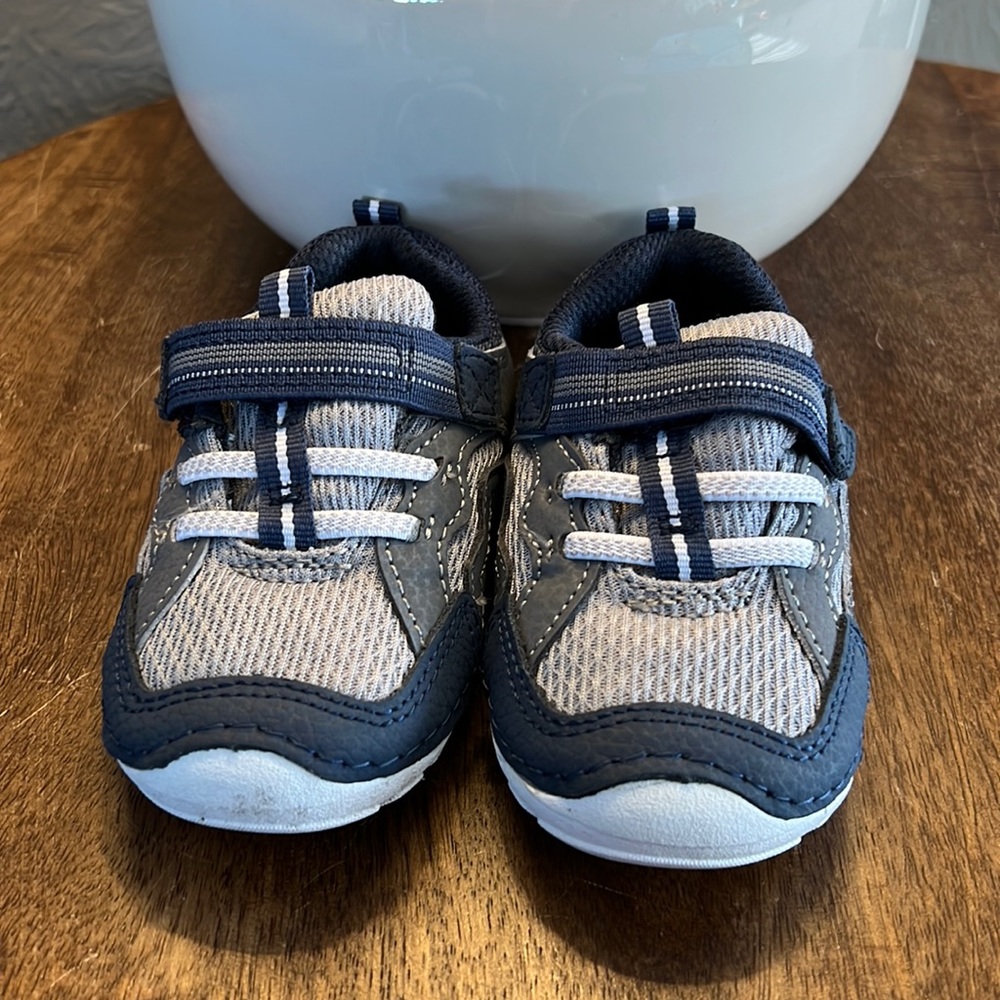 Stride Rite soft motion toddler sneakers-like new condition!